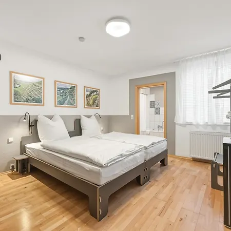 Domeky 2,2m Bett, Zentral, Glasfaser Für Business, Crews, Familien Backnang