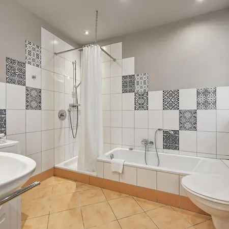 Domeky 2,2m Bett, Zentral, Glasfaser Für Business, Crews, Familien Apartamento *