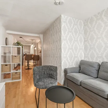Domeky 2,2m Bett, Zentral, Glasfaser Für Business, Crews, Familien * Backnang