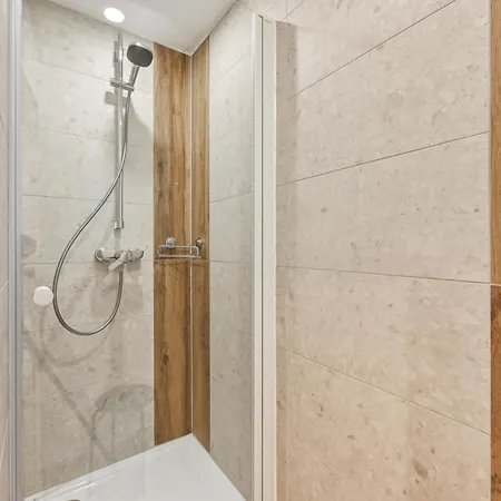 Domeky 2,2m Bett, Zentral, Glasfaser Für Business, Crews, Familien Apartamento *